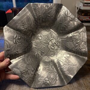 Wendell August 75th Anniversary Low Medium (11.5") Bowl Dogwood Branches